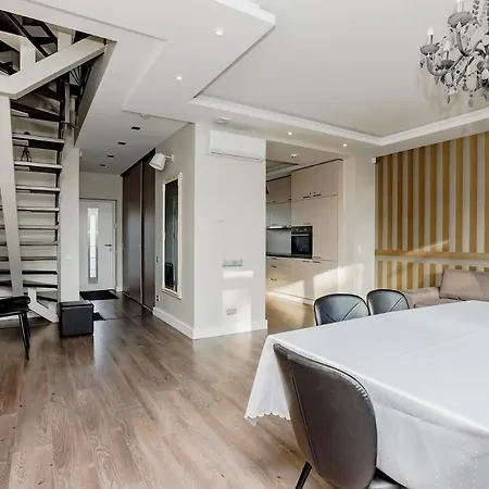 Amber Diamond - 3 Level Townhouse Appartement *