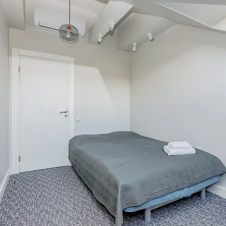Amber Diamond - 3 Level Townhouse *